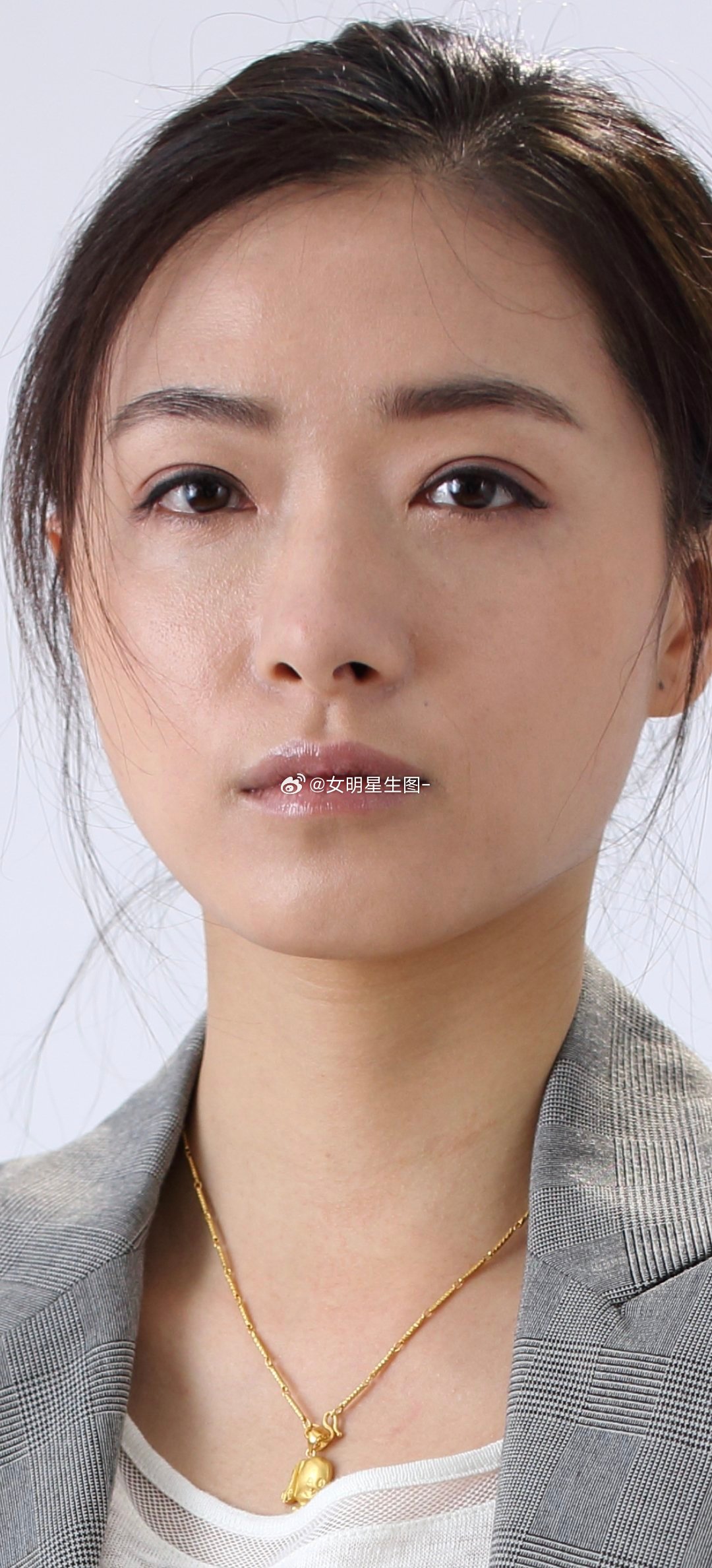 定妆379 万茜多造型超清制服写真50P ​​​