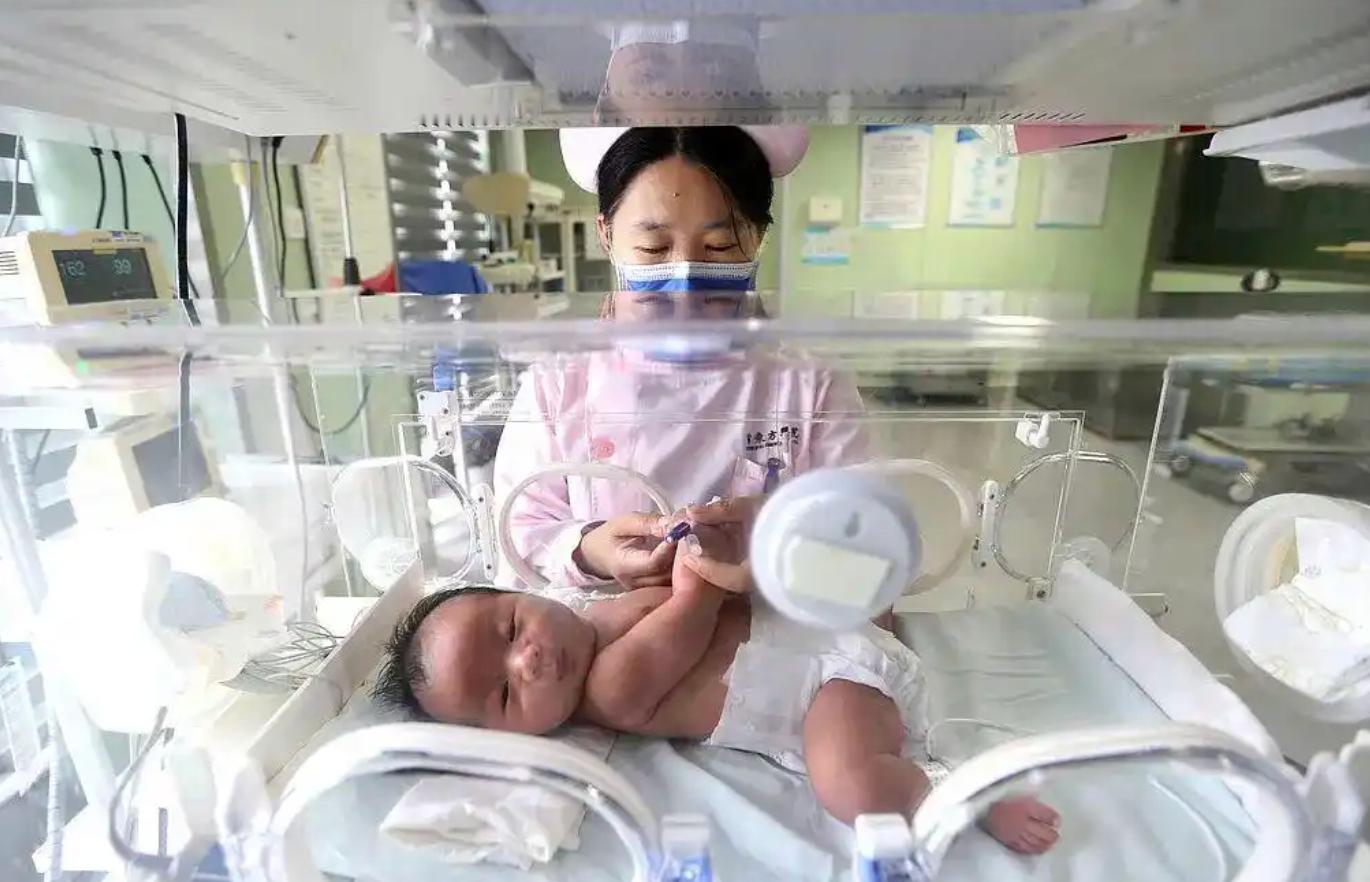 明年生娃基本不用再花钱 好政策 好消息！其实现在生娃也基本不用花钱，报销完自费的