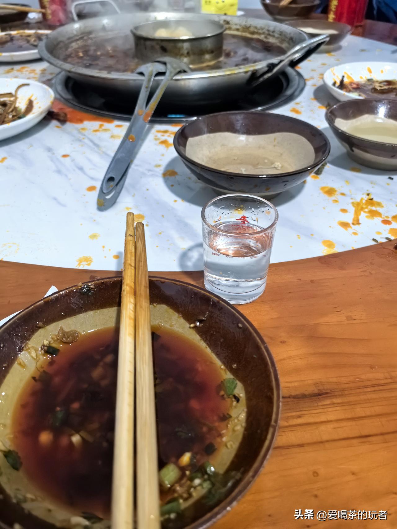 今天完成了老妈的寿木从老房子搬运到新房子的整个过程，累了一身，感觉很高兴。
老房