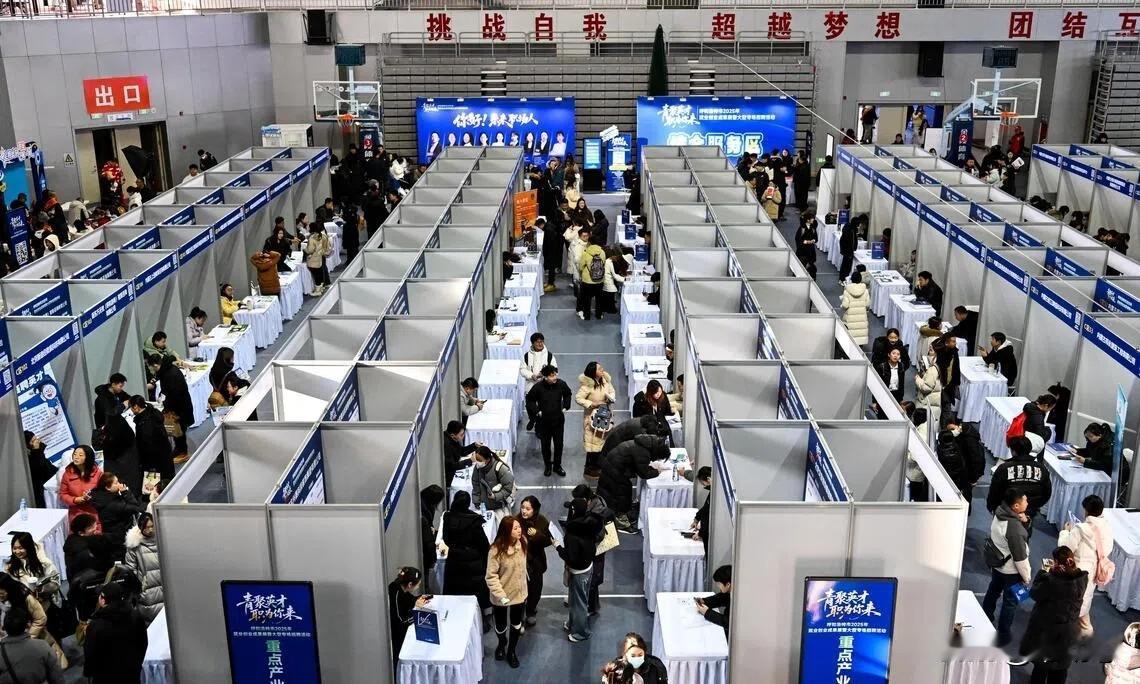 我国11月非在校青年失业率为五个月最低，降至16.9%

国家统计局12月18日