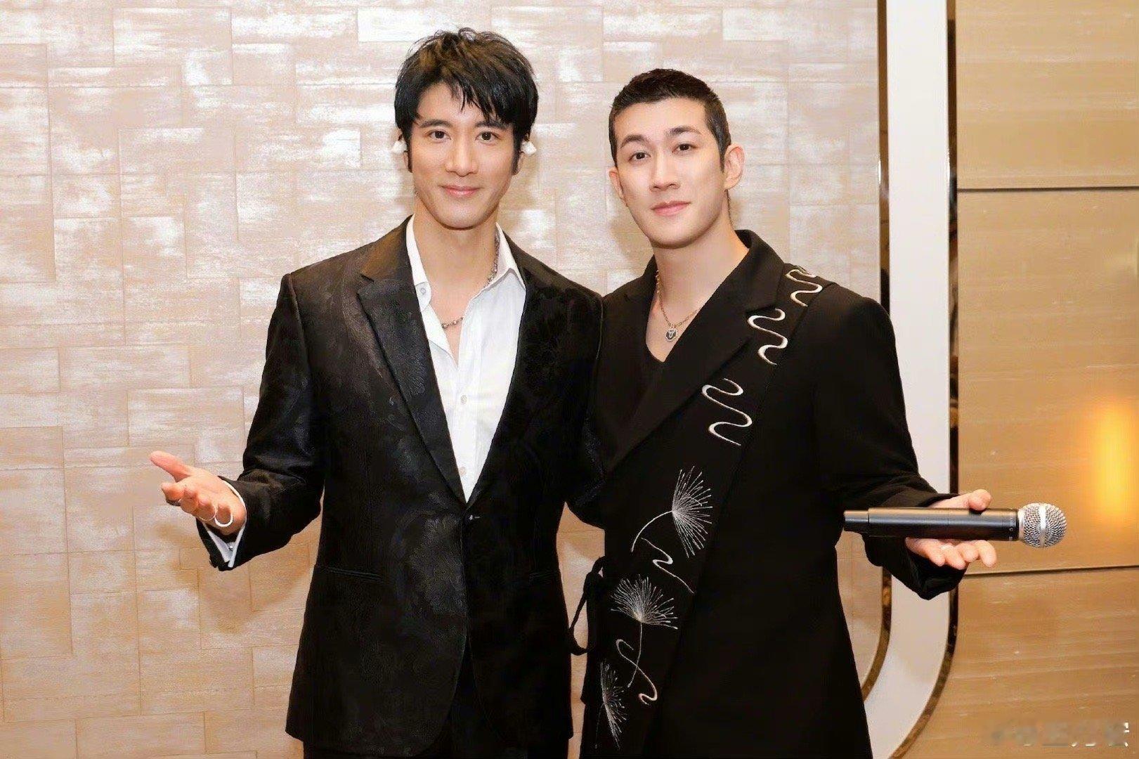 王力宏李治廷傻傻分不清[有票了]#两个王力宏##王力宏晒肖战直拍# ​​​