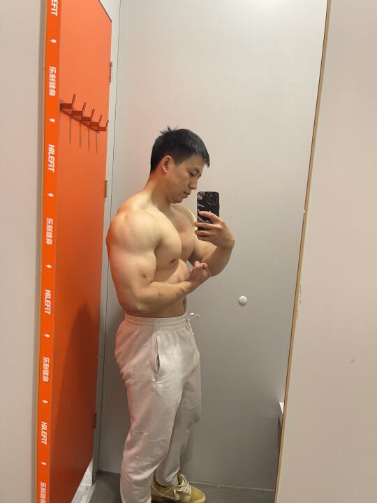 收手吧阿祖🥱外面都是人 强肩日💪🏻