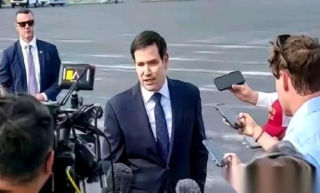 有个美国高官说过一句话，特扎心，他说美国干不过中国。
为啥？
因为中国人，可以干