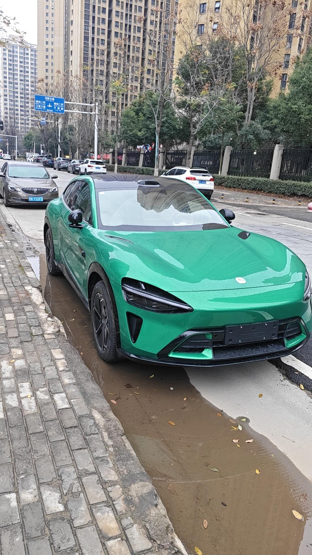 我最近提了一辆小米YU7超长续航后驱版，不过不是新车，是一辆零公里的二手车。🚗