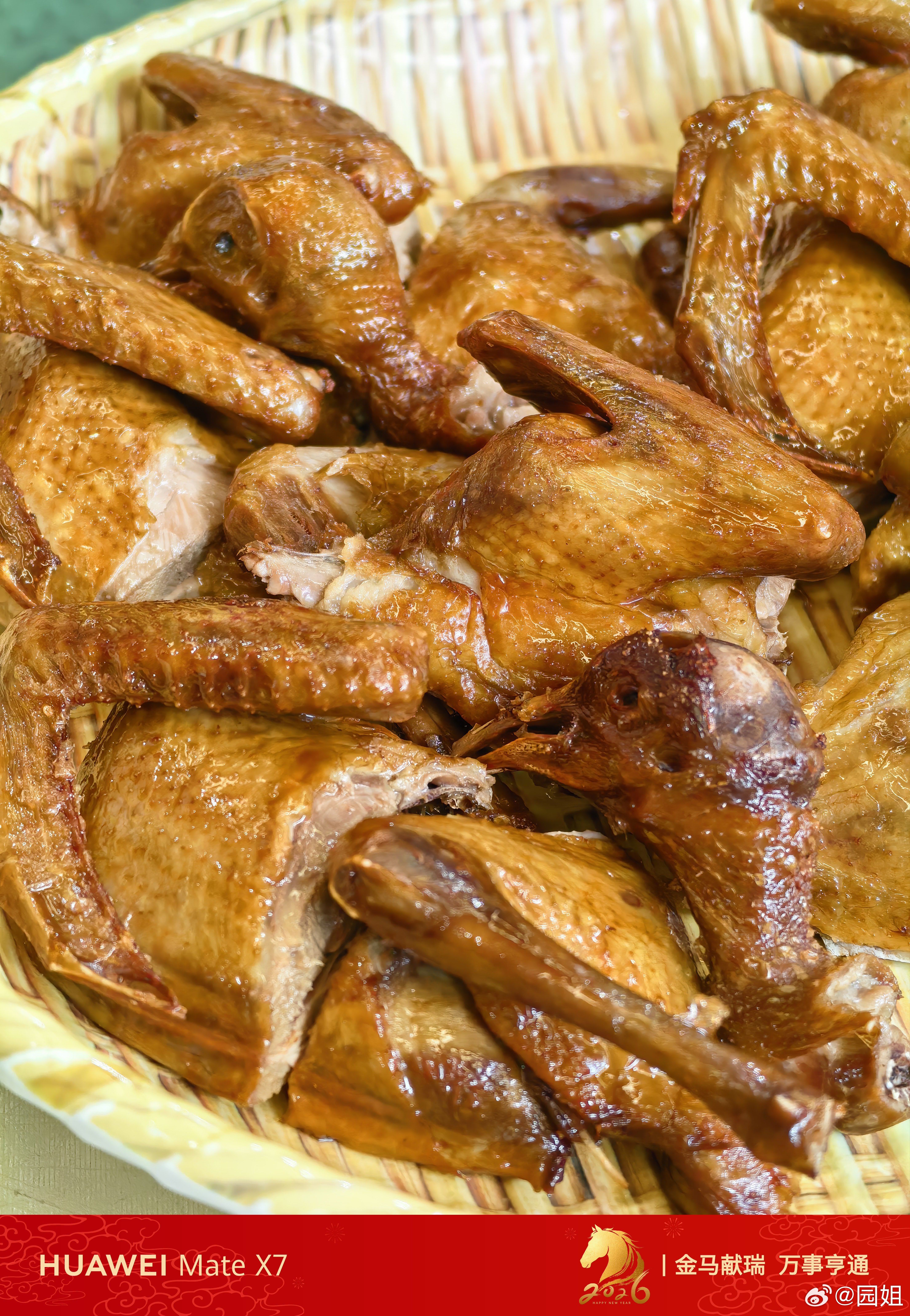 也是吃到深圳的光明乳鸽了，看这人气就知道很好吃，人太多了，全是来吃乳鸽的，人山人