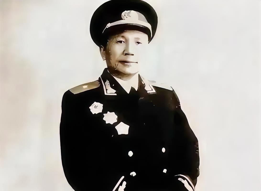 1936年，身为营长的他率领两个连队投奔红军，授衔时他傻眼了：本以为自己就能评个