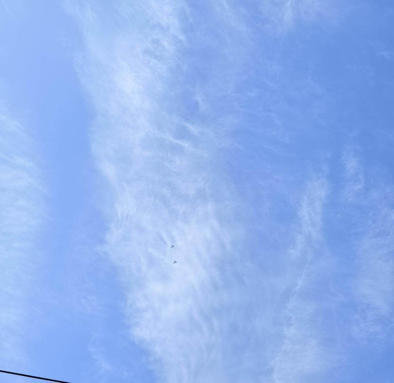 这两架飞机是什么型号？手机不太行，拍的不清楚，人眼神不好，看不太清楚，那位视力好