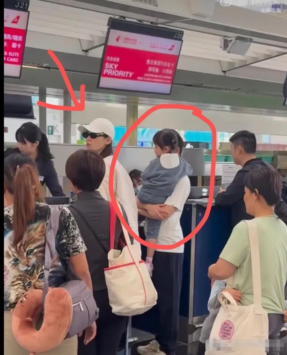 有个问题一直想问奚梦瑶，为什么她嫁进豪门，可以拿捏老公、婆婆？她跟何猷君出门，自