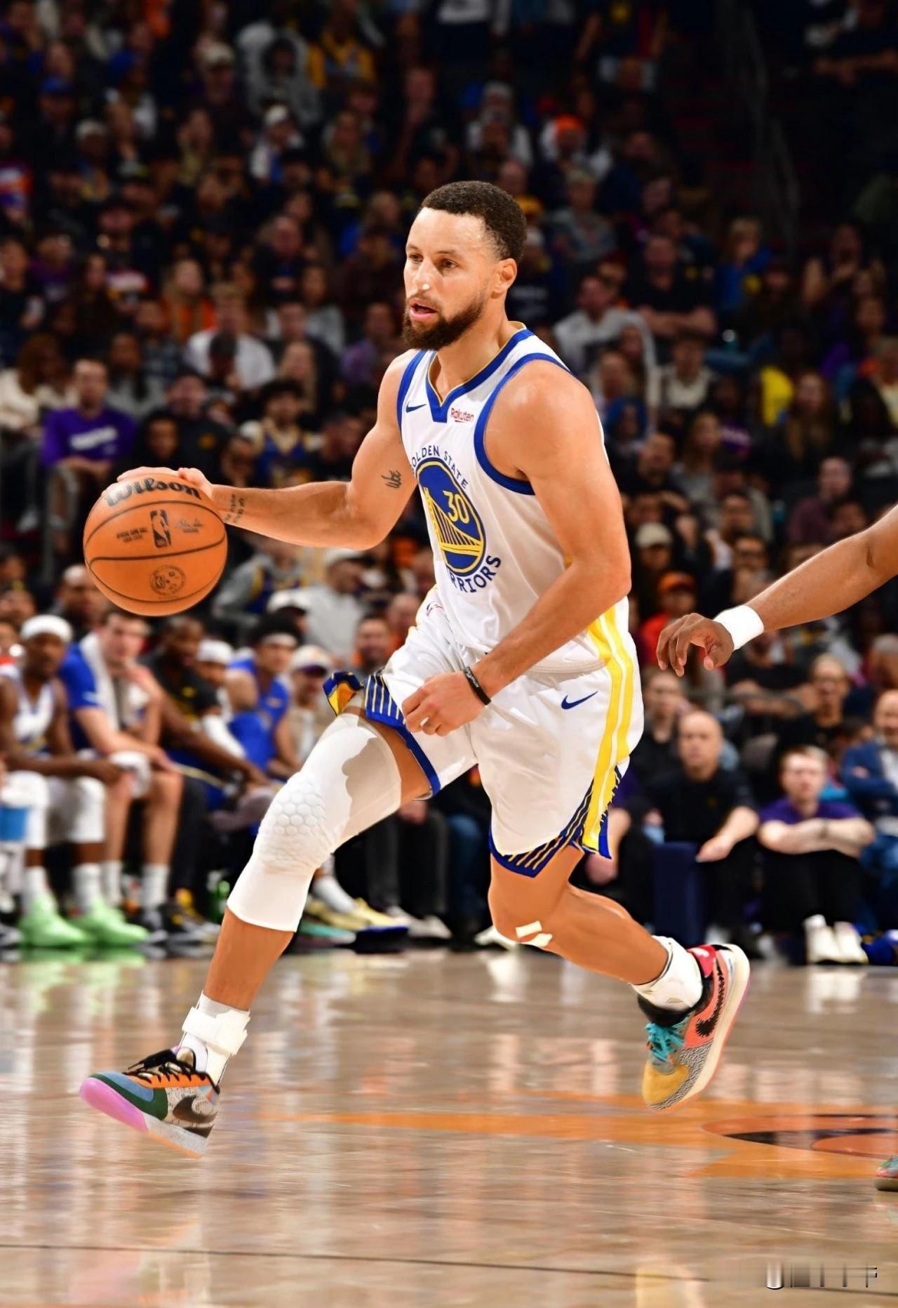 库里复出勇士却惨遭3连败，库里拿第五冠的希望比詹姆斯还渺茫!

在今天勇士与太阳