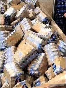洪水泡过的瓶装水没开封也不能喝洪水浸泡的瓶装饮料切勿随便喝，瓶盖本身存在设计缺陷