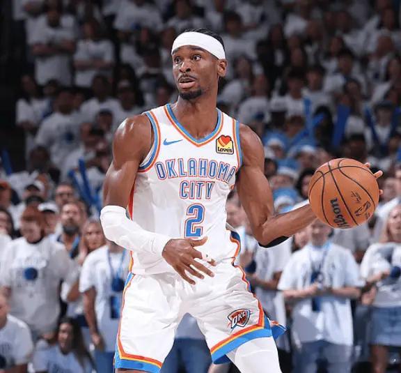 今天NBA季后赛雷霆主场对阵马刺的比赛已经结束。全场战罢，雷霆以（3）127-1