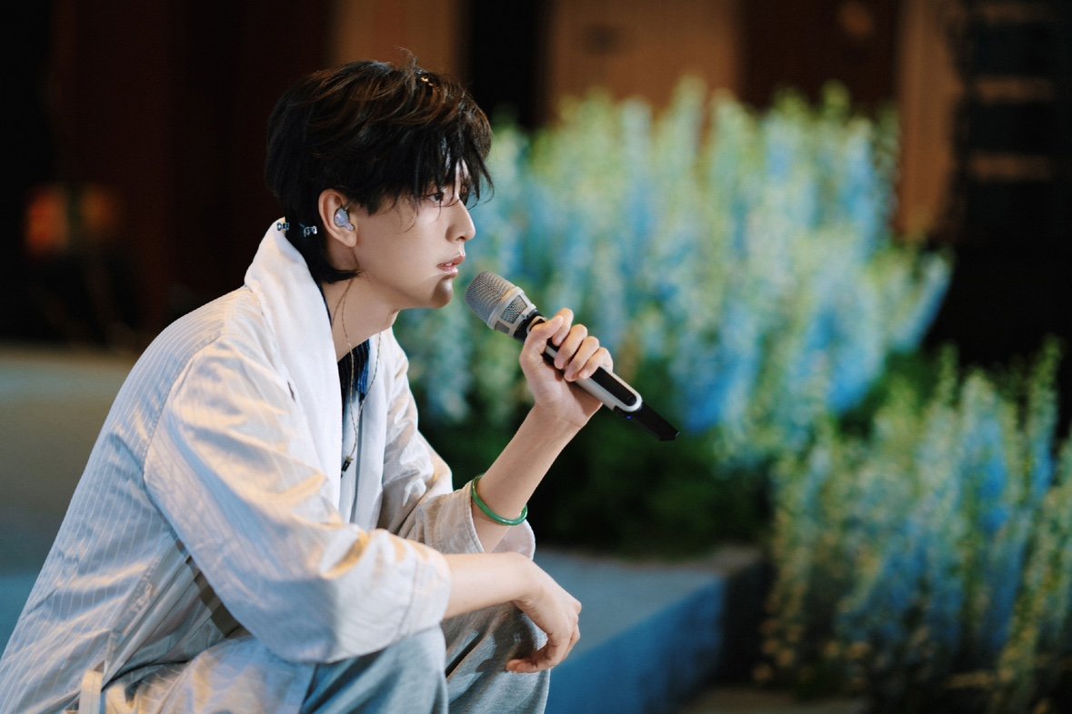 王敬轩生日会大合唱古风妹在王敬轩生日会狂喜 现场的应援声大到什么程度？连隔壁古镇