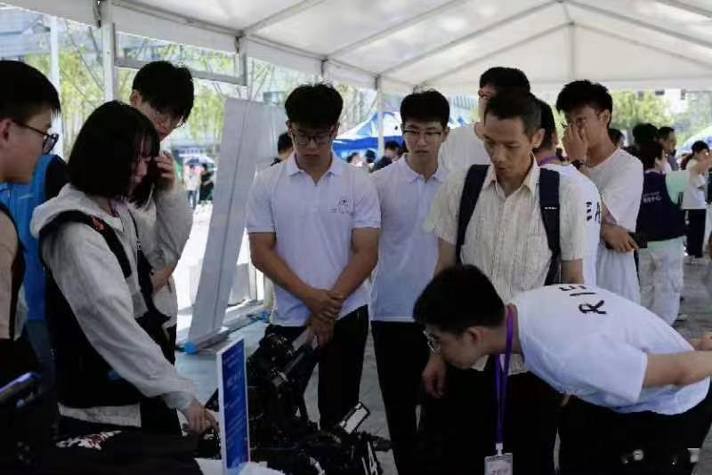 #创聚津门天开杯挑战赛启动# 6月11日，第六届天津市大学生创新创业人才与成果展