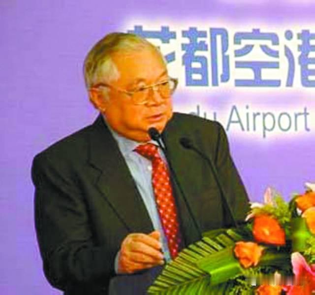 上世纪90年代，珠江两岸只能靠轮渡出行，又堵又耽误事，香港富商胡应湘，直接拿出3