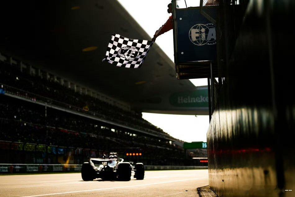 2026赛季F1规则全面革新，核心聚焦轻量化、电动化、主动空力、新超车 ：- 车