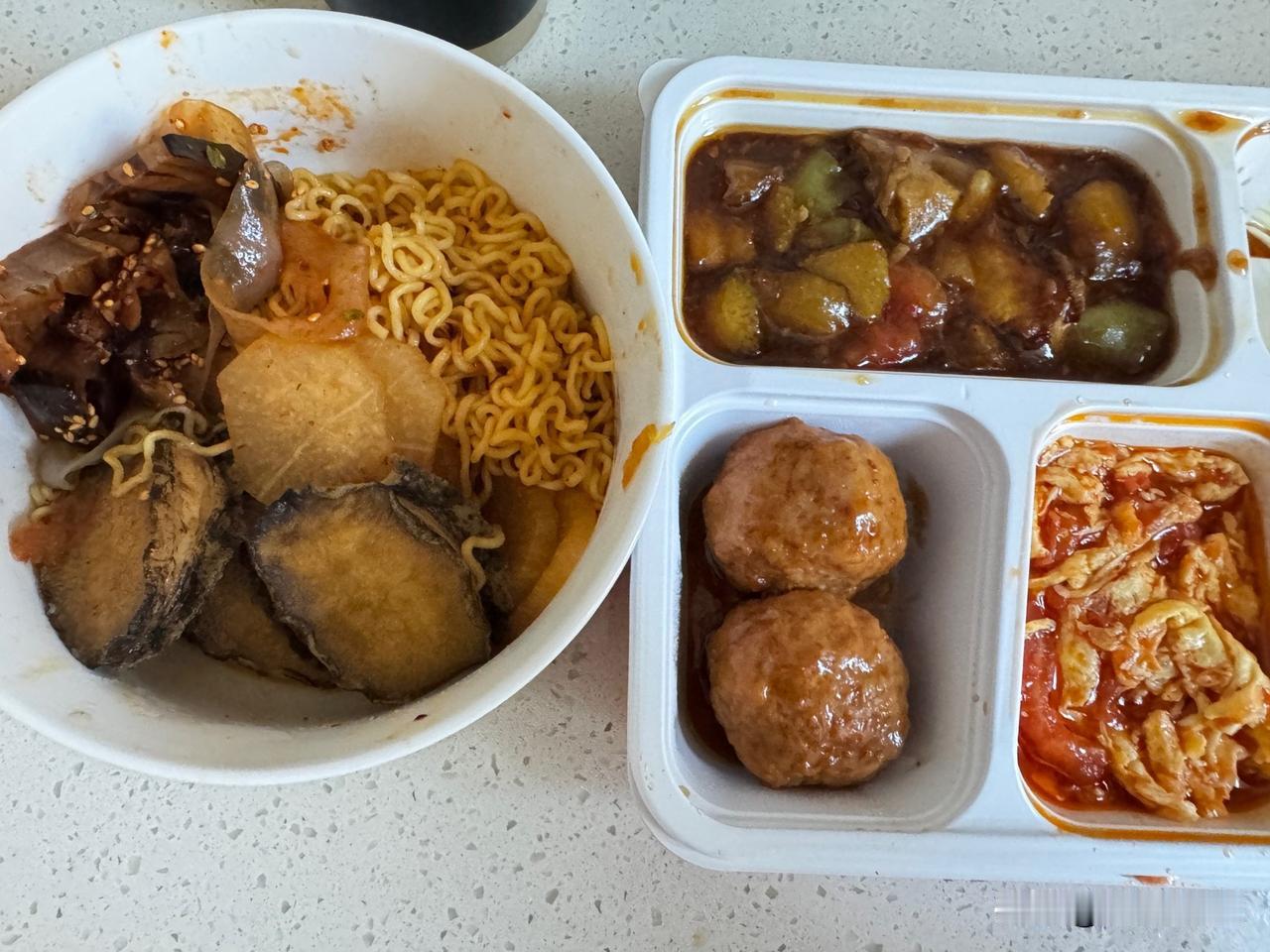 一直忙到现在，中午饭