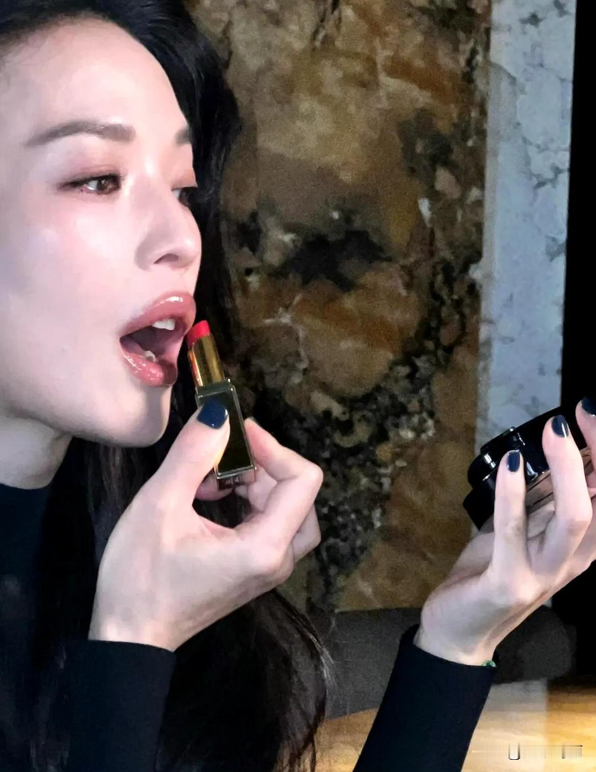 舒淇涂个口红都是人生照片💄