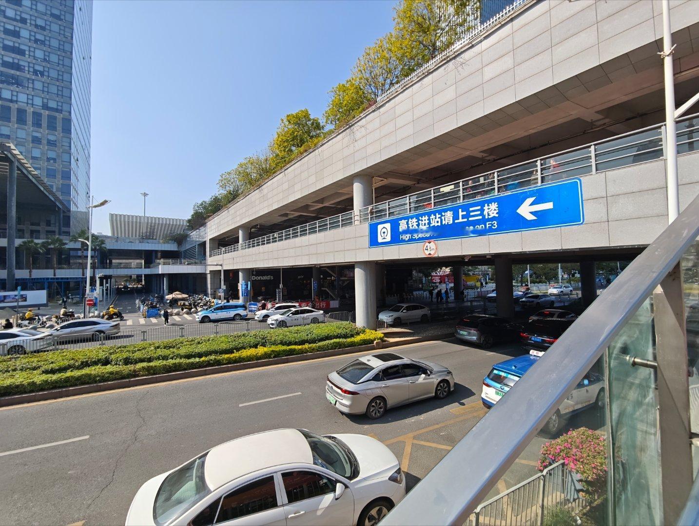 不知道是因为我太矫情了还是啥，也可能是福州和xm的进出站更熟悉，我说实话，深圳北