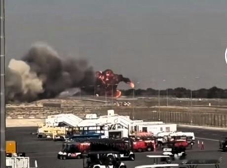 令人惋惜！
已经证实下午摔机时，印度飞行员还在战机上。
当地时间11月21日下午