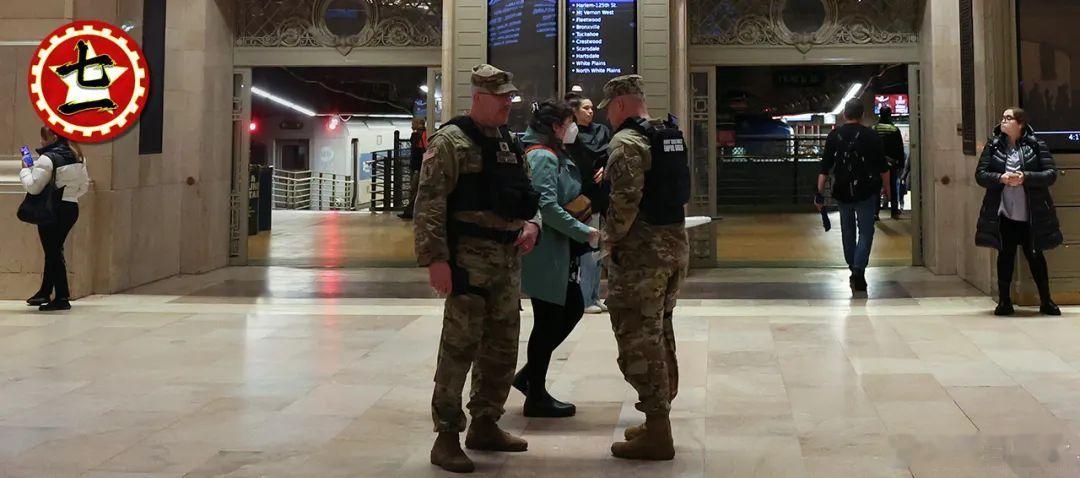 纽约地铁安检，回旋镖向胡锡进的头上砍去纽约州长霍楚宣布了一个重磅消息，说是为了打