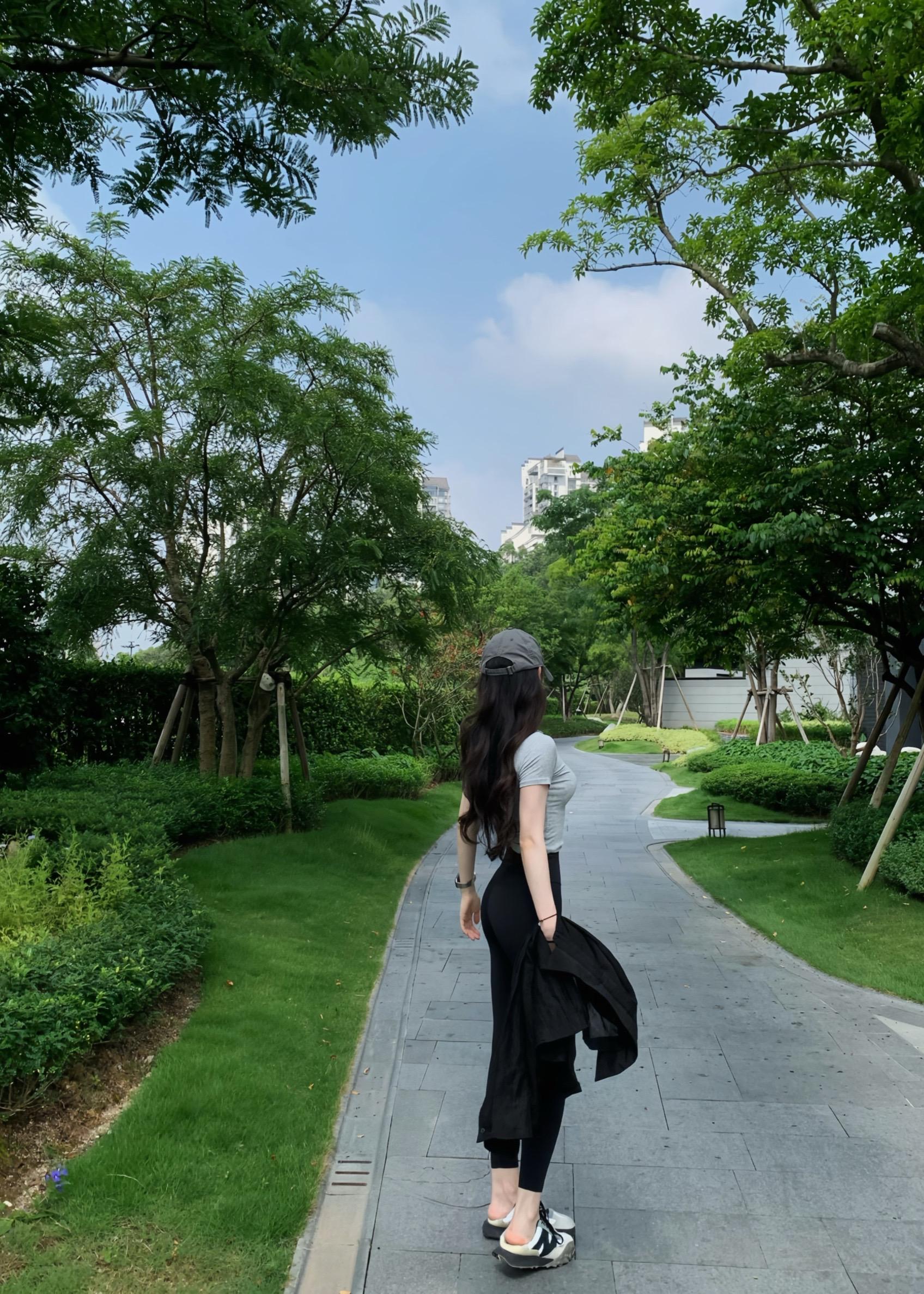 女孩 享受每一个自己独立成长的瞬间