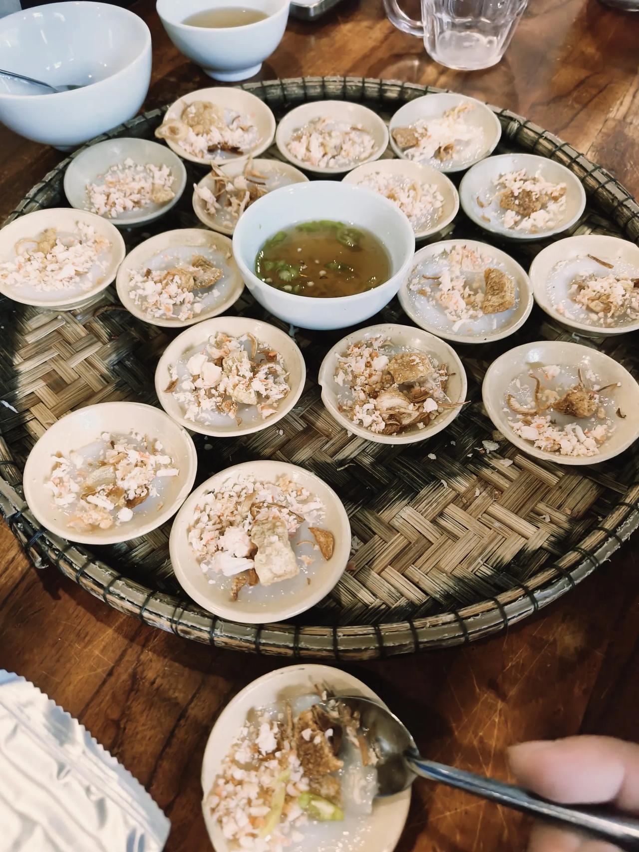 越南顺化美食，好吃不腻，怪不得这边人不胖。好多老外食客！越南美食
