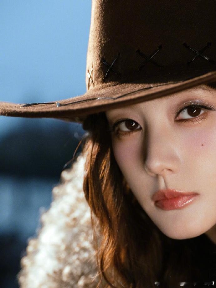 李一桐和年味续个约李一桐开工plog李一桐晒开工plog，却在线请求延长假期！和