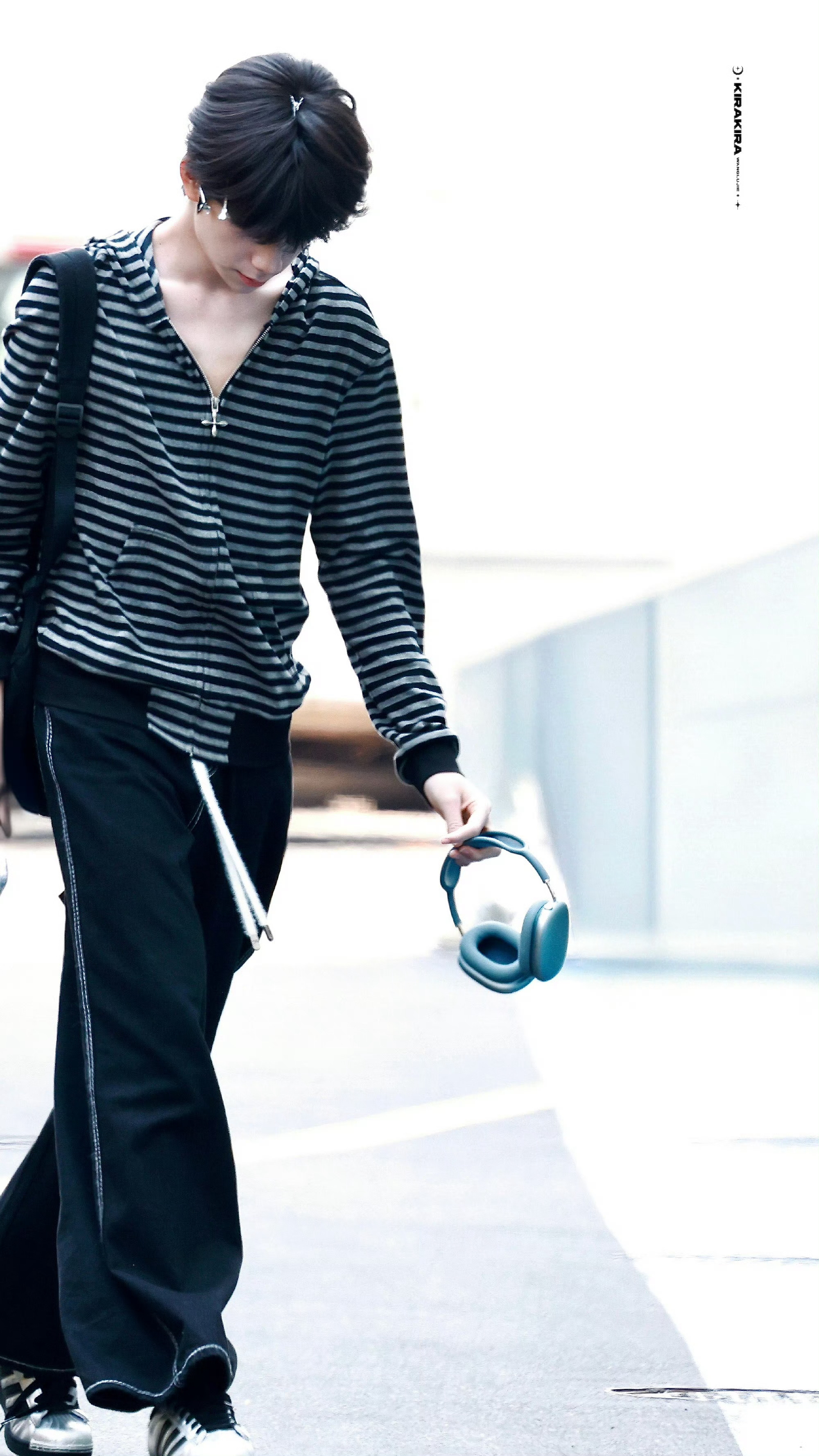 投稿王橹杰大V领 是好男孩吗会用大V领精准狙击的练习生，当然是顶级好男孩！🥵冷