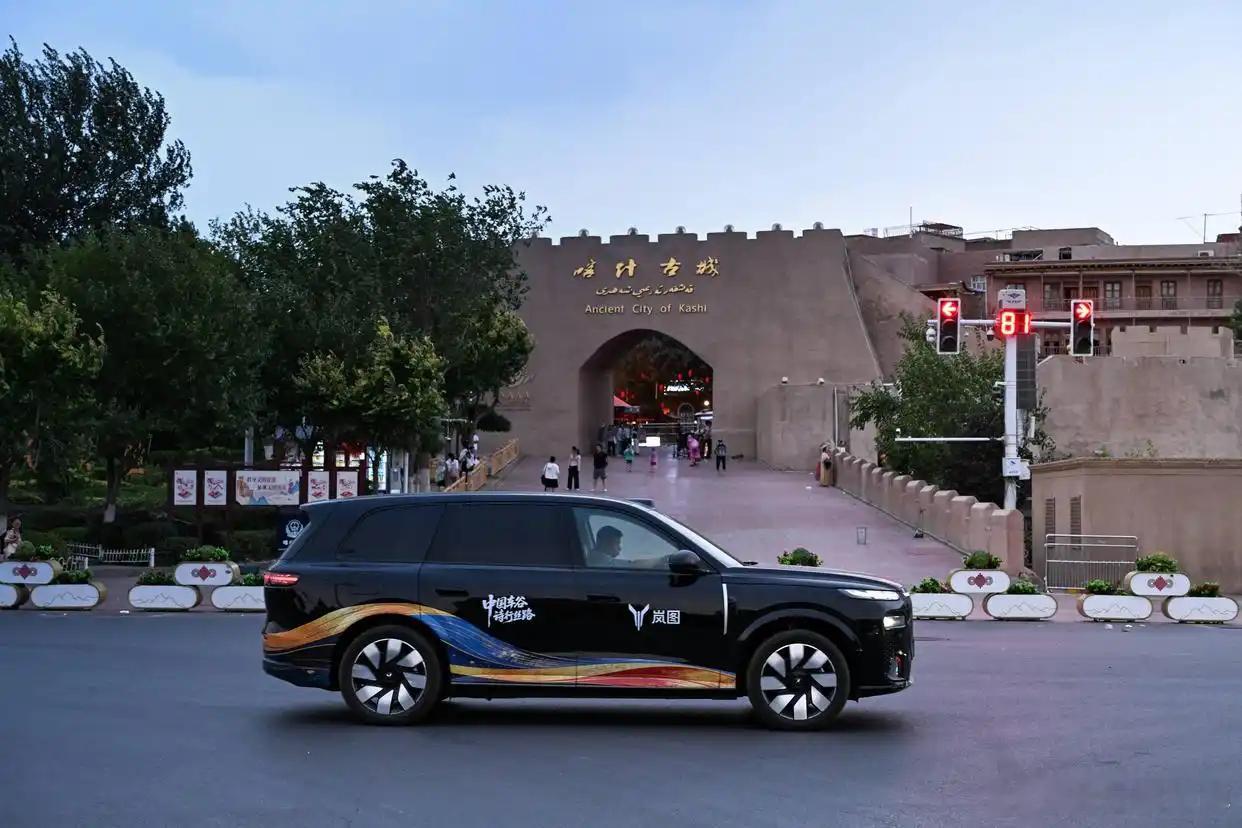 岚图"诗行丝路"：汽车品牌出海，再走丝绸之路！从武汉黄鹤楼到吉尔吉斯斯坦首都比什