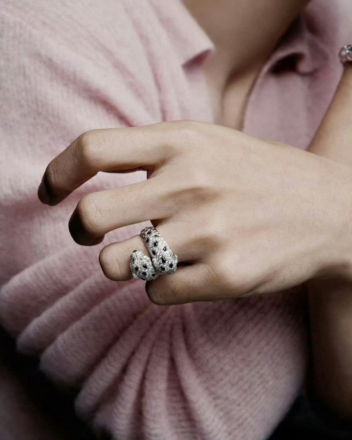 李现 × Cartier 猎豹系列珠宝宣传大片 💎📸风格大赏时尚灵感解读