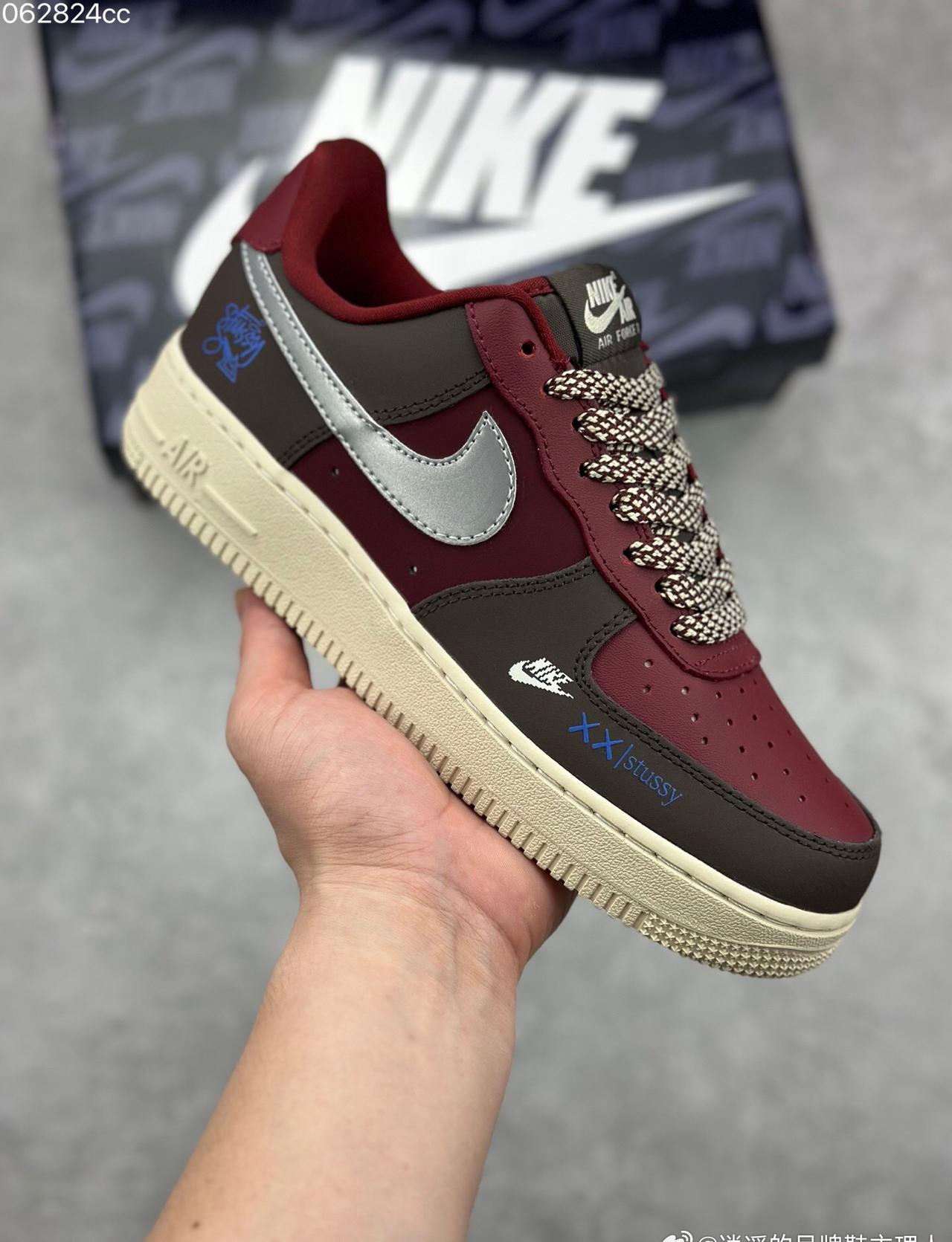Nike Air Force 1 Low x Stüssy 酒红黑拼色，酒红拼接
