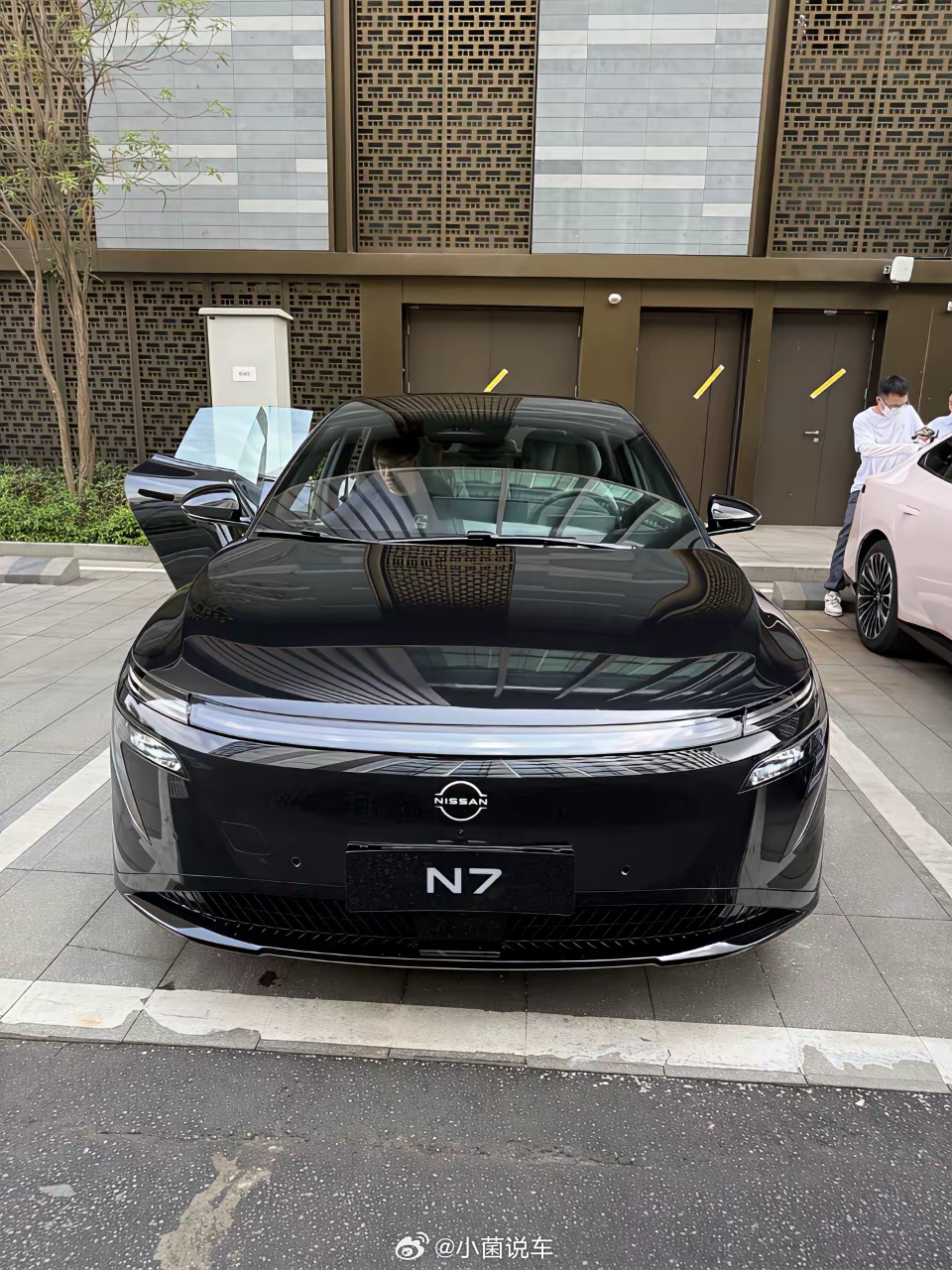 小菌车视界N7黑色该说不说也不错东风日产汽车黑科技全民智驾 ​​​