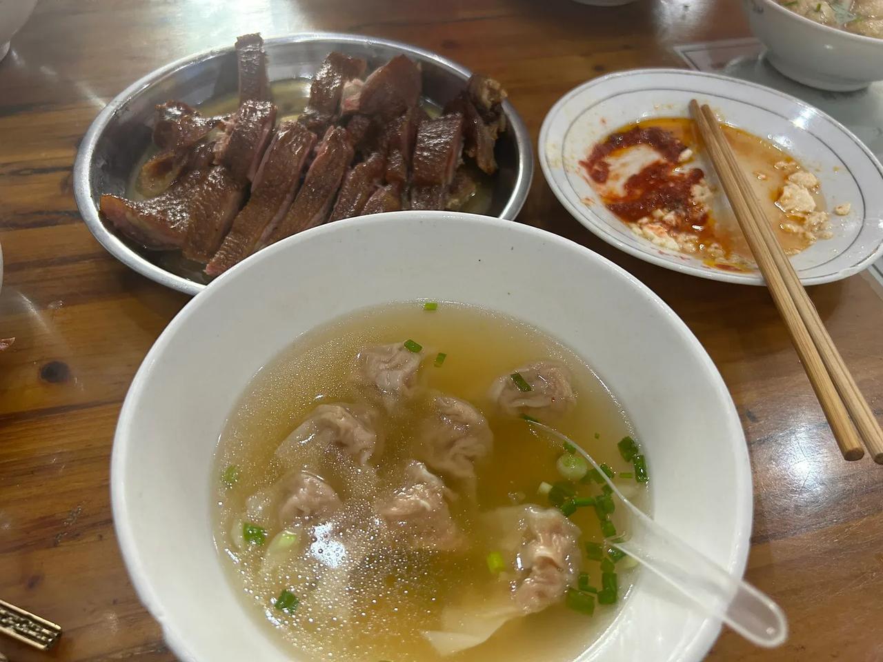 原来沙县没有沙县小吃！一直不知道沙县没有沙县小吃！
到了沙县后你就会发现：
1、