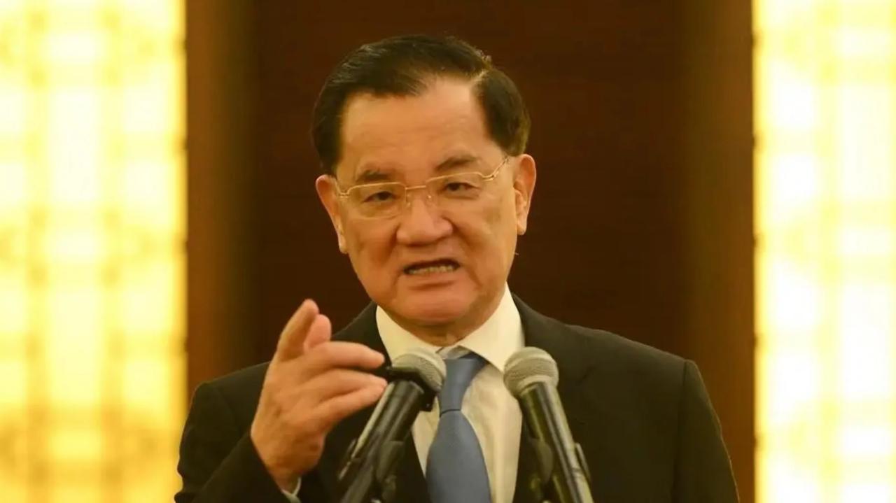 马英九近两年两次参访大陆，为两岸和平奔波。他已经成为继连战之后，台湾省主张两岸友