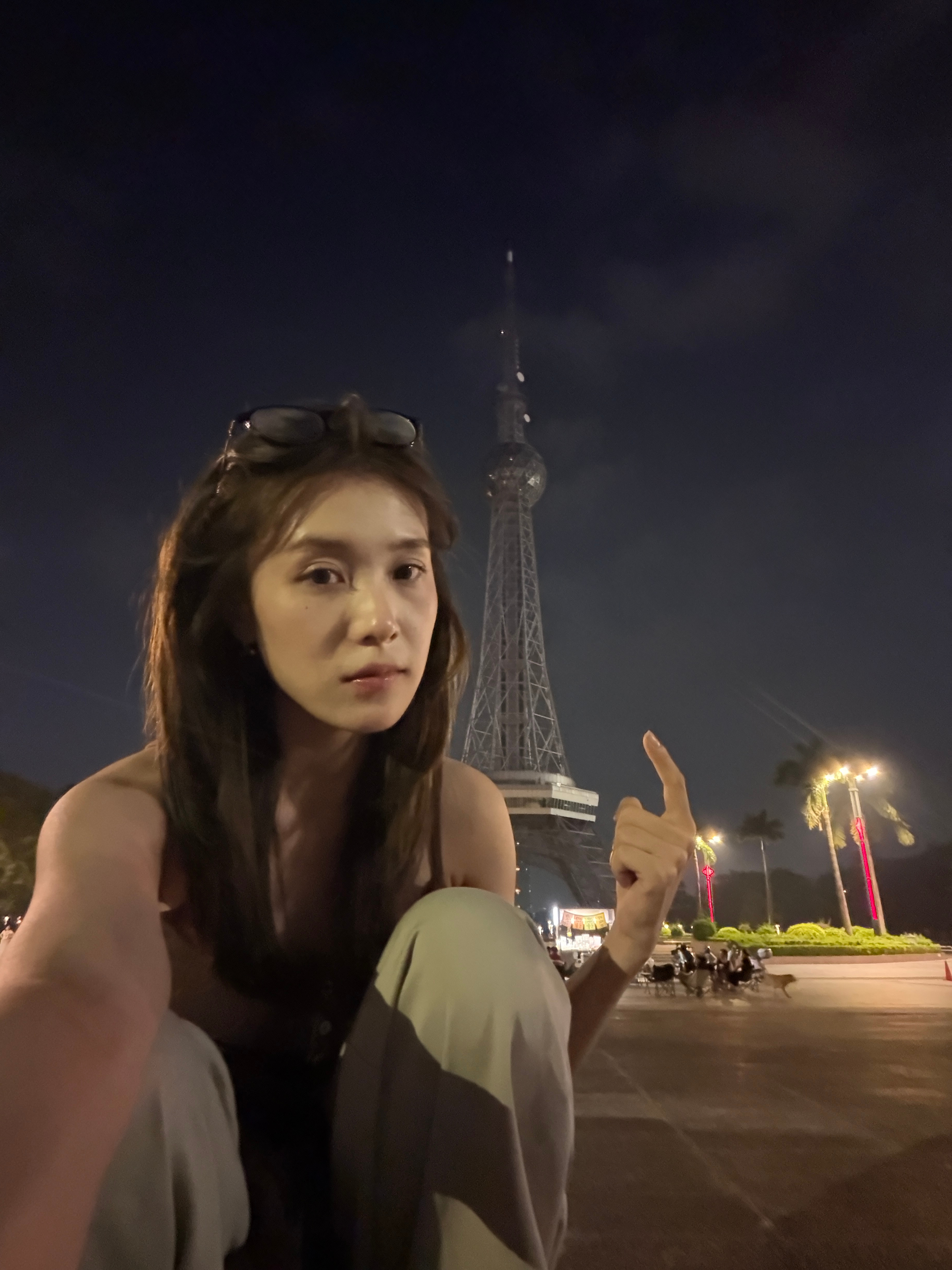🗼“东京铁塔下”许久没有完全放松地散步 又感知到一点幸福 ​​​