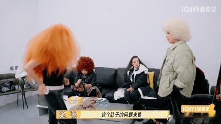 张蔷说女生就是要有小肚子 之前就知道张蔷说女生要素颜自由，现在又听到了这番身材自