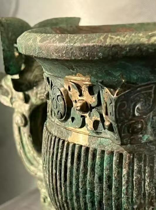 青铜器出厂皮肤是金色青铜器为什么叫吉金打破固有认知，青铜原貌自带金色光泽，凭借铜