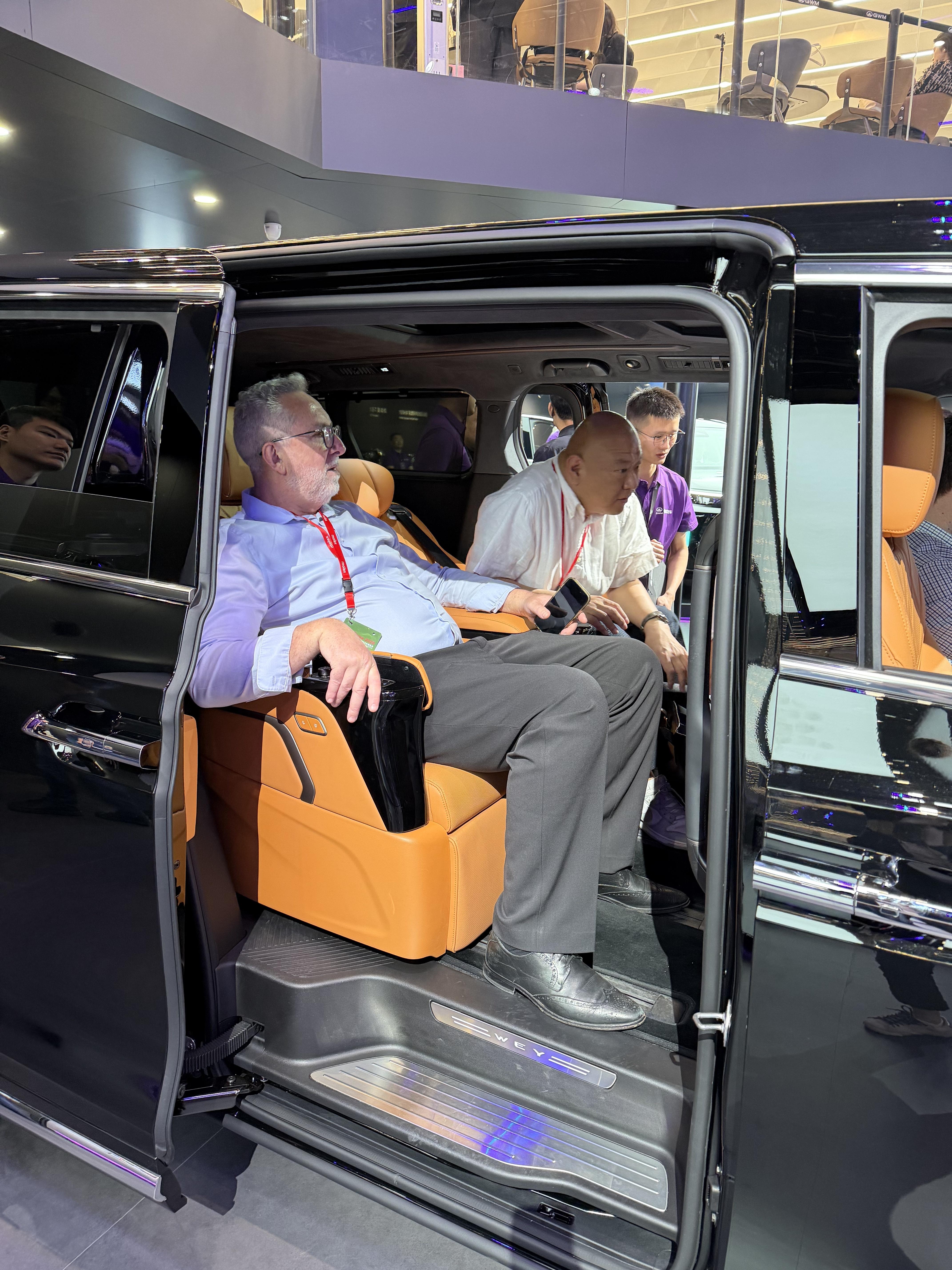 北京车展最火的MPV 这次北京车展，魏牌高山直接给大家吸引在展区走不动道啦！它可