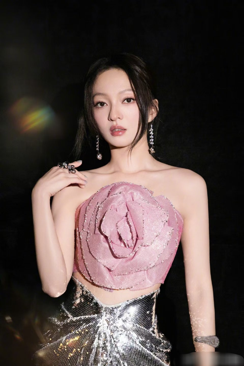 张韶涵好牛的串烧 张韶涵好牛的串烧，暮色回响+寓言+欧若拉+淋雨一直走+香水百合