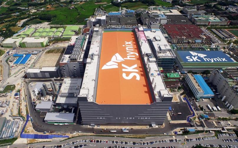 风向变了！AI交易一收紧，韩股先“摔杯”了。韩股收跌3.7%，SK海力士跌4.2