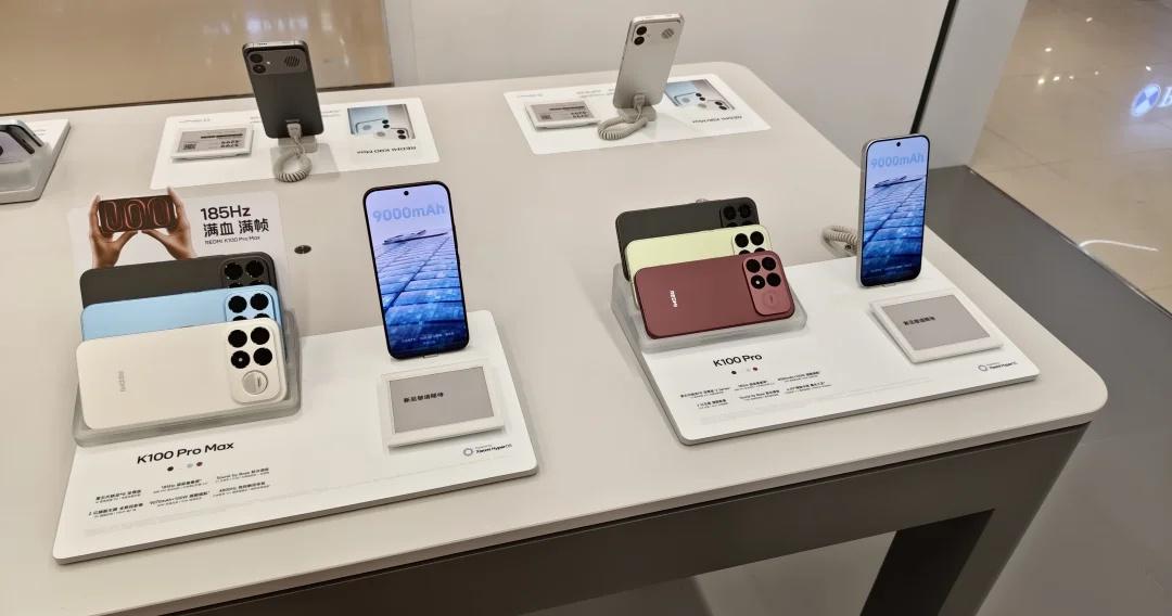8月8日我看见附近的小米之家安排了两台新机红米k100 Pro和k100 pro