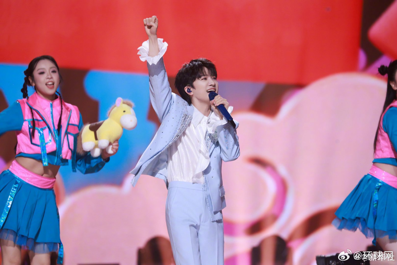 【#多图回顾浙江卫视春晚精彩瞬间#】大年初一，等带来精彩表演，你最喜欢谁的节目？