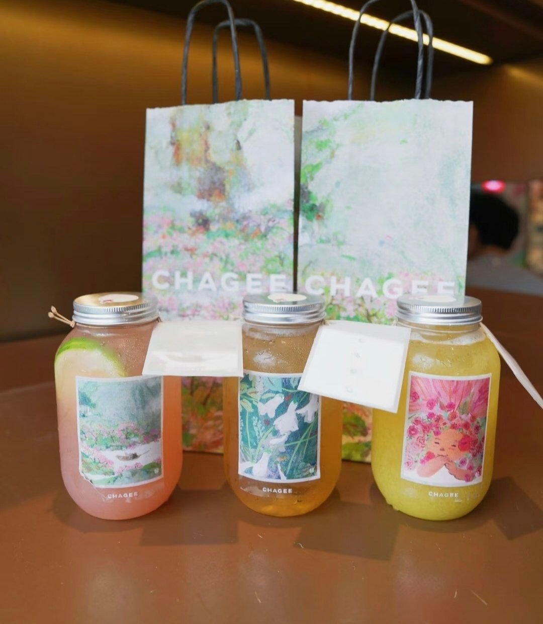 霸王茶姬霸王茶姬 听说7月3日，霸王茶姬气泡茶系列将正式加入这个夏天！果香、茶香