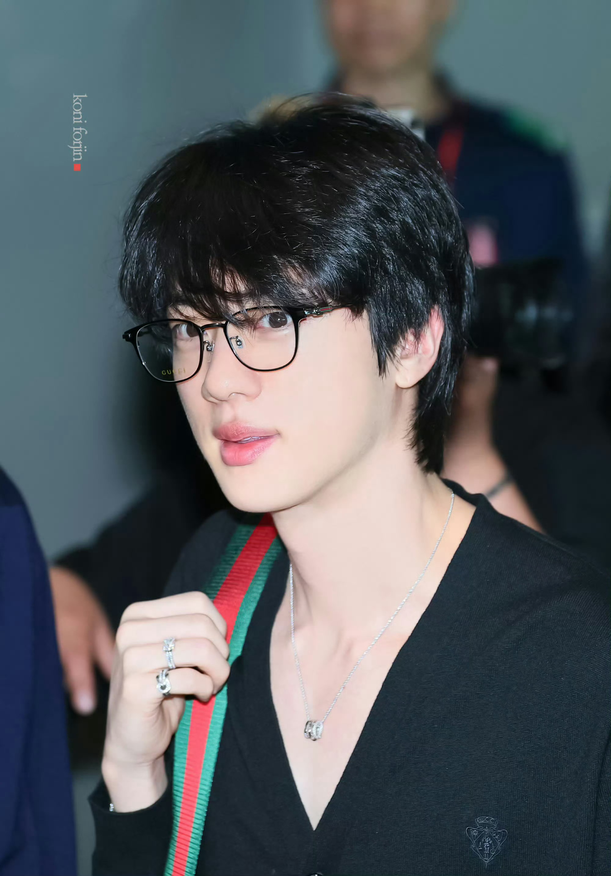 心机姐姐连嘴角上扬多少都计算好了一直用眼睛说现在就为我神魂颠倒 