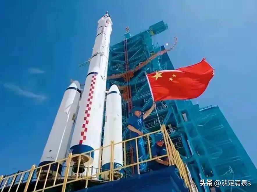 刚刷到一条消息，挺有意思。

美国军方的中国问题专家发文指出，虽然美国仍将“光刻