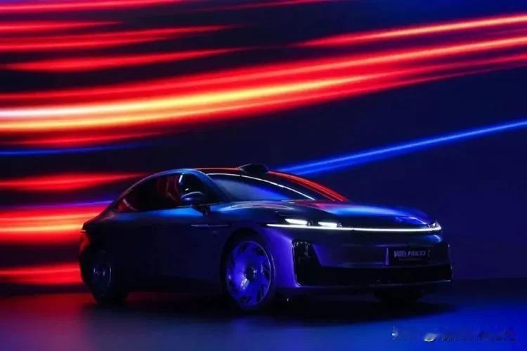 用大白话讲，别的车最多是请了个“智能家教”来补补课，而启境GT7呢，是把华为最核