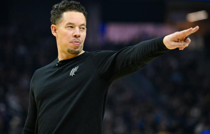 NBA总决赛，马刺主场对阵尼克斯的第一场比赛中，出现了奇葩的一幕。今天的文班，就