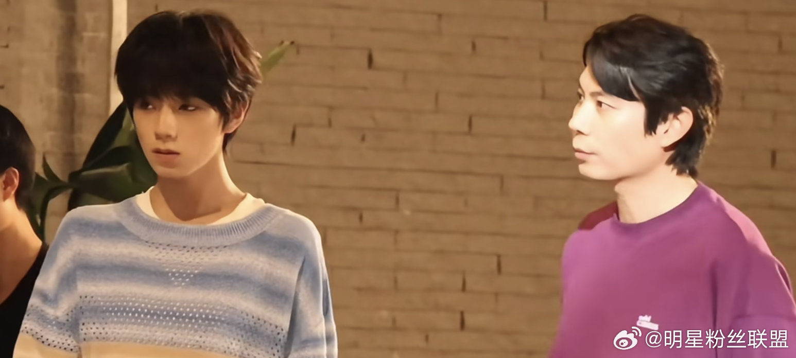 王橹杰和187的艾伦几乎一样高了已知艾伦187求王橹杰身高 谁懂啊，16 岁的橹