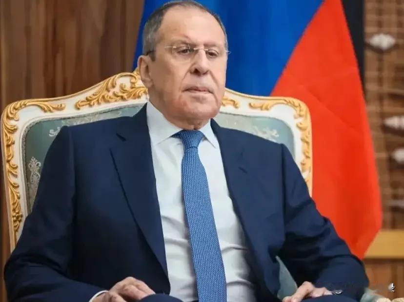 俄外长警告欧洲，如果袭击俄罗斯将作出“毁灭性回击”
乌克兰总统泽连斯基来到了佛罗