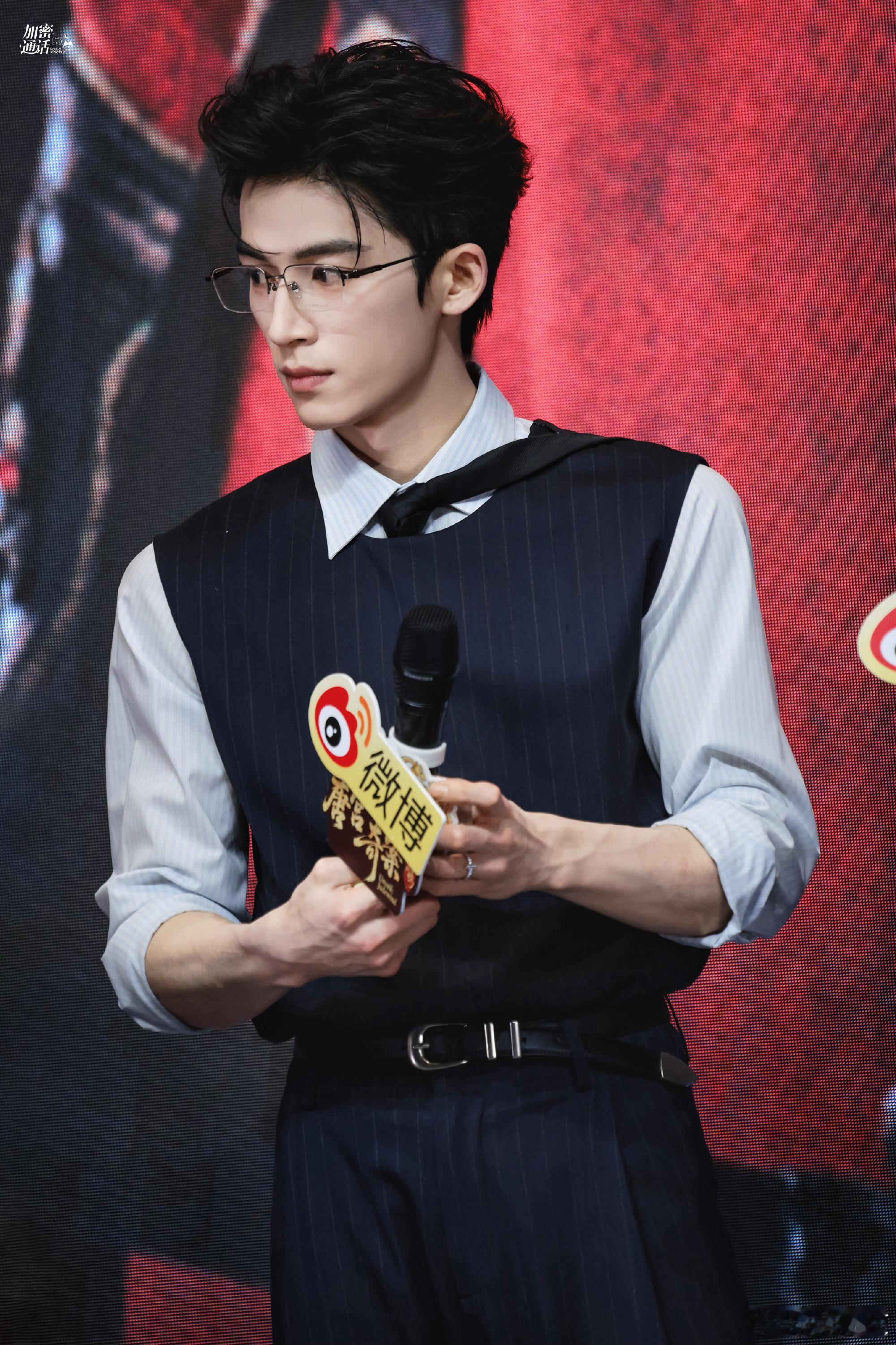 王星越听到祝绪丹理想型的反应 王星越就是一本摊开的书，太好懂了！！在《周五晚高疯